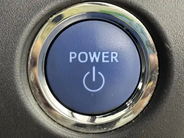 トヨタ ノア ハイブリッド Si ダブルバイビーⅢ 福岡県 2020(令2)年 6.9万km ホワイトパールクリスタルシャイン ワンオーナー　/純正ナビ／フルセグＴＶ　/バックカメラ　/クルーズコントロール　/コーナーセンサー　/衝突軽減　/レーンキープ　/アクセル踏み間違い防止　/両側電動スライドドア　/ハーフレザー　/シートヒーター　/ＬＥＤ