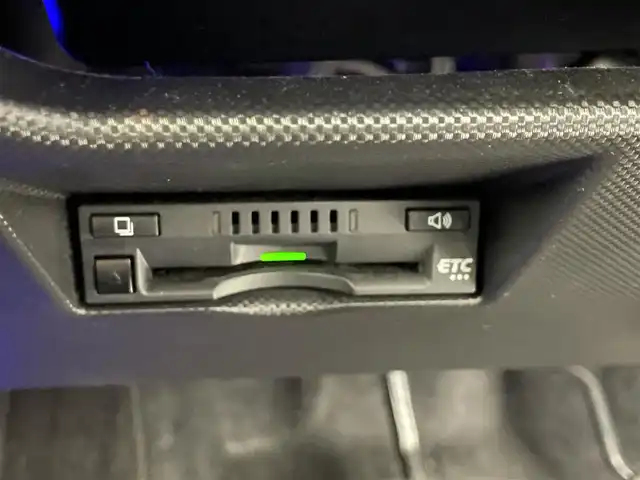 ダイハツ ロッキー プレミアム G HEV 滋賀県 2022(令4)年 4.3万km ブラックマイカメタリック/シャイニングホワイトパール 純正９インチナビ/(CD/DVD/SD/HDMI/フルセグTV)/バックカメラ/ハーフレザーシート/シートヒーター/ETC/ドライブレコーダー(SD無)/純正フロアマット/オートライト/LEDヘッドライト