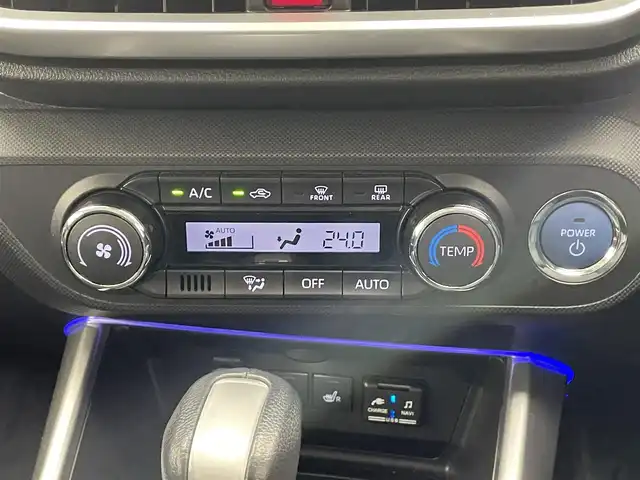 ダイハツ ロッキー プレミアム G HEV 滋賀県 2022(令4)年 4.3万km ブラックマイカメタリック/シャイニングホワイトパール 純正９インチナビ/(CD/DVD/SD/HDMI/フルセグTV)/バックカメラ/ハーフレザーシート/シートヒーター/ETC/ドライブレコーダー(SD無)/純正フロアマット/オートライト/LEDヘッドライト