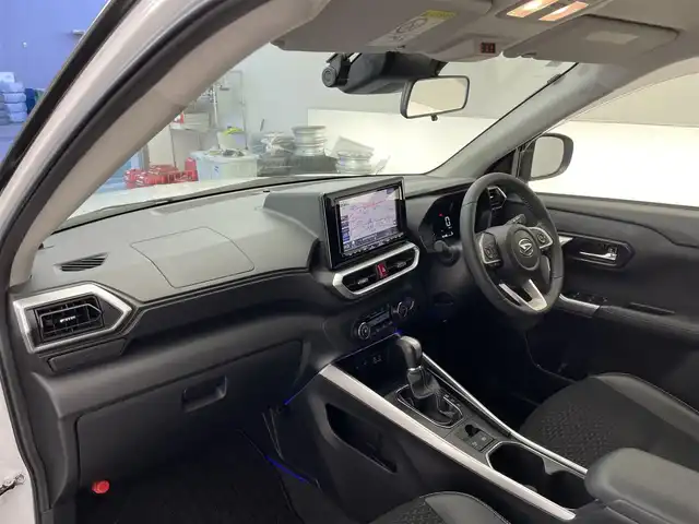 ダイハツ ロッキー プレミアム G HEV 滋賀県 2022(令4)年 4.3万km ブラックマイカメタリック/シャイニングホワイトパール 純正９インチナビ/(CD/DVD/SD/HDMI/フルセグTV)/バックカメラ/ハーフレザーシート/シートヒーター/ETC/ドライブレコーダー(SD無)/純正フロアマット/オートライト/LEDヘッドライト