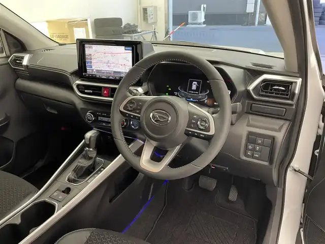 ダイハツ ロッキー プレミアム G HEV 滋賀県 2022(令4)年 4.3万km ブラックマイカメタリック/シャイニングホワイトパール 純正９インチナビ/(CD/DVD/SD/HDMI/フルセグTV)/バックカメラ/ハーフレザーシート/シートヒーター/ETC/ドライブレコーダー(SD無)/純正フロアマット/オートライト/LEDヘッドライト