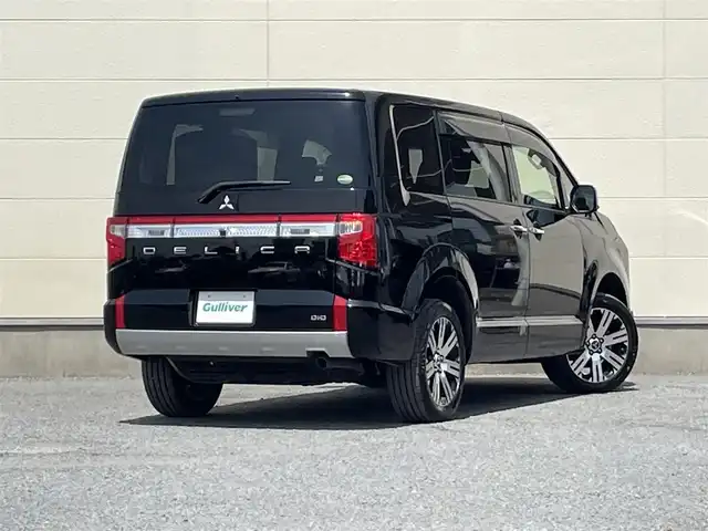 三菱 デリカＤ：５ P 茨城県 2020(令2)年 7.4万km ダイヤモンドブラックマイカ 10インチ純正ナビ/全方位カメラ/革巻きステアリング/ステアリングスイッチ/パドルシフト/プッシュスタート/両側パワースライドドア/パワーバックドア/パワーシート/シートヒーター/LEDヘッドライト/レーダークルーズコントロール/電子式パーキング