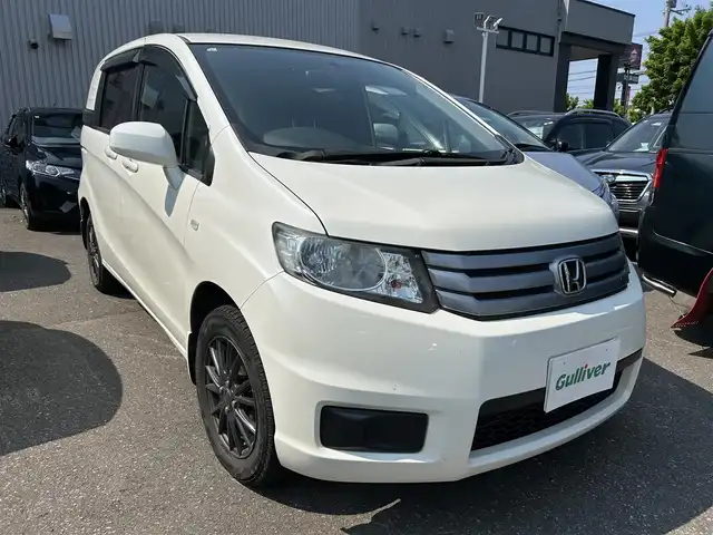 ホンダ フリード スパイク G ジャストセレクション 道央・札幌 2011(平23)年 11.1万km プレミアムホワイトパール ・4WD/・社外SDナビ/・CD/DVD/BT/AUX/・フルセグTV/・両側スライドドア/・布シート/・キセノンヘッドライト/・オートライト/・電動格納ミラー/・ドアバイザー/・純正15インチAW/・リモコンキー/・スペアキー/・社外エンジンスターター/・保証書/・取扱説明書