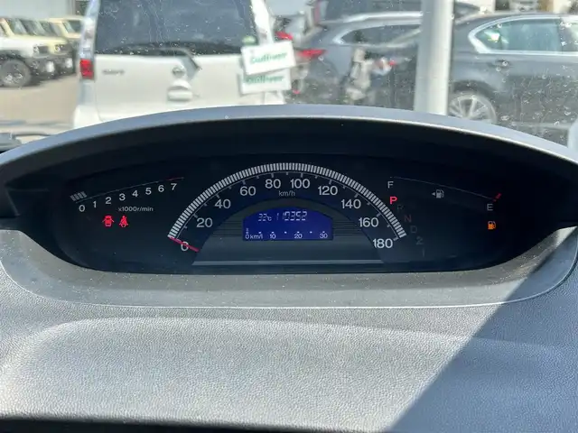 ホンダ フリード スパイク G ジャストセレクション 道央・札幌 2011(平23)年 11.1万km プレミアムホワイトパール ・4WD/・社外SDナビ/・CD/DVD/BT/AUX/・フルセグTV/・両側スライドドア/・布シート/・キセノンヘッドライト/・オートライト/・電動格納ミラー/・ドアバイザー/・純正15インチAW/・リモコンキー/・スペアキー/・社外エンジンスターター/・保証書/・取扱説明書