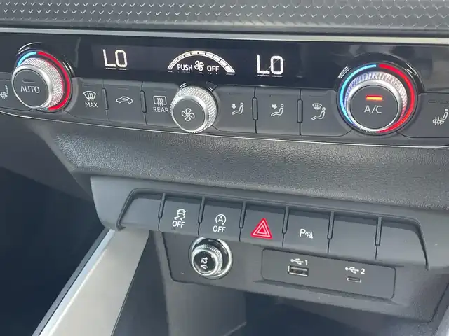 アウディ Ａ１ SB 35TFSI アドバンスド 東京都 2021(令3)年 3.1万km 白 純正メモリーナビ/バックモニター/フルセグTV/AppleCarplay/AndoroidAuto/デジタルメーター/アダクティブクルーズコントロール/Audiプレセンス/車線逸脱警報/アドバンスキー/プッシュスタート/ETC/純正LEDヘッドライト/カーテンエアバック/サイドエアバック