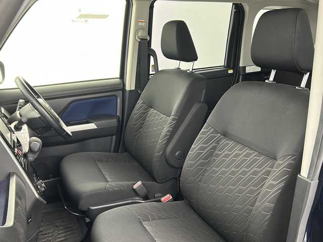 トヨタ ルーミー カスタムG－T 愛知県 2018(平30)年 1.7万km ブラックマイカメタリック/レーザーブルークリスタルシャイン 2トーン 純正7インチSDナビゲーション/（CD/ワンセグTV/Bluetooth)/バックカメラ/スマートアシスト/両側パワースライドドア/クルーズコントロール/アイドリングストップ/横滑り防止装置/純正15インチアルミホイール/LEDヘッドライト/オートライト/フォグライト/コーナーセンサー(前後)/ステアリングリモコン/ウィンカーミラー/電動格納ミラー/フロアマット/スマートキー/エンジンプッシュスタート