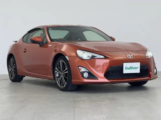 トヨタ ８６ GT リミテッド 愛知県 2015(平27)年 1.2万km オレンジメタリック GTリミテッド/革巻きステアリング/ハーフレザーシート/純正ナビ/（CD/ラジオ/BT/ワンセグ）/純正リアスポイラー/AT/DNシートヒーター/クルコン/バックカメラ/ETC/横滑り防止/VSC　SPORT/SNOWモード/ドアバイザー/デュアルエアコン/スペアキー