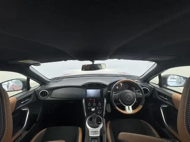 トヨタ ８６ GT リミテッド 愛知県 2015(平27)年 1.2万km オレンジメタリック GTリミテッド/革巻きステアリング/ハーフレザーシート/純正ナビ/（CD/ラジオ/BT/ワンセグ）/純正リアスポイラー/AT/DNシートヒーター/クルコン/バックカメラ/ETC/横滑り防止/VSC　SPORT/SNOWモード/ドアバイザー/デュアルエアコン/スペアキー