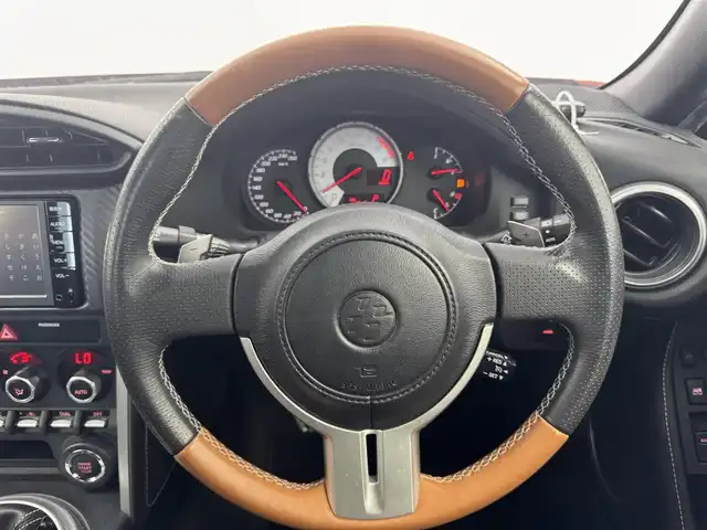 トヨタ ８６ GT リミテッド 愛知県 2015(平27)年 1.2万km オレンジメタリック GTリミテッド/革巻きステアリング/ハーフレザーシート/純正ナビ/（CD/ラジオ/BT/ワンセグ）/純正リアスポイラー/AT/DNシートヒーター/クルコン/バックカメラ/ETC/横滑り防止/VSC　SPORT/SNOWモード/ドアバイザー/デュアルエアコン/スペアキー