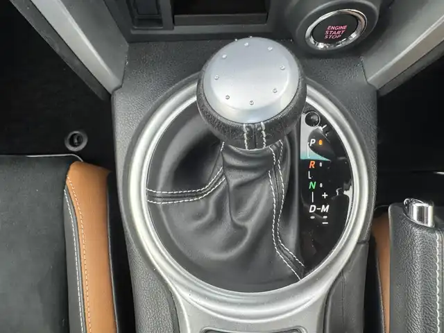 トヨタ ８６ GT リミテッド 愛知県 2015(平27)年 1.2万km オレンジメタリック GTリミテッド/革巻きステアリング/ハーフレザーシート/純正ナビ/（CD/ラジオ/BT/ワンセグ）/純正リアスポイラー/AT/DNシートヒーター/クルコン/バックカメラ/ETC/横滑り防止/VSC　SPORT/SNOWモード/ドアバイザー/デュアルエアコン/スペアキー