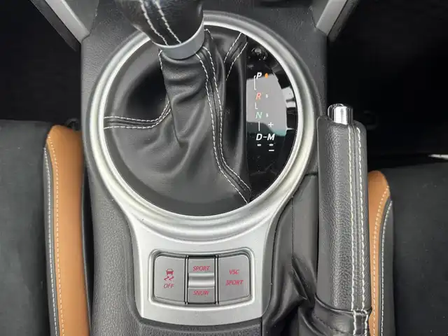 トヨタ ８６ GT リミテッド 愛知県 2015(平27)年 1.2万km オレンジメタリック GTリミテッド/革巻きステアリング/ハーフレザーシート/純正ナビ/（CD/ラジオ/BT/ワンセグ）/純正リアスポイラー/AT/DNシートヒーター/クルコン/バックカメラ/ETC/横滑り防止/VSC　SPORT/SNOWモード/ドアバイザー/デュアルエアコン/スペアキー