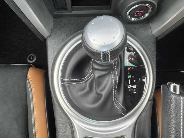 トヨタ ８６ GT リミテッド 群馬県 2015(平27)年 1.2万km オレンジメタリック GTリミテッド/革巻きステアリング/ハーフレザーシート/純正ナビ/（CD/ラジオ/BT/ワンセグ）/純正リアスポイラー/AT/DNシートヒーター/クルコン/バックカメラ/ETC/横滑り防止/VSC　SPORT/SNOWモード/ドアバイザー/デュアルエアコン/スペアキー