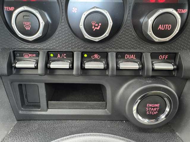 トヨタ ８６ GT リミテッド 群馬県 2015(平27)年 1.2万km オレンジメタリック GTリミテッド/革巻きステアリング/ハーフレザーシート/純正ナビ/（CD/ラジオ/BT/ワンセグ）/純正リアスポイラー/AT/DNシートヒーター/クルコン/バックカメラ/ETC/横滑り防止/VSC　SPORT/SNOWモード/ドアバイザー/デュアルエアコン/スペアキー