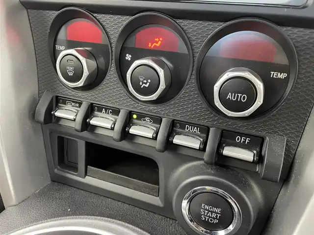 トヨタ ８６ GT リミテッド 群馬県 2015(平27)年 1.2万km オレンジメタリック 純正SDナビ 　＜NSCP-W64＞/（CD/ラジオ/Bluetooth/ワンセグTV）/バックカメラ/ETC/純正リアスポイラー/クルーズコントロール/D/N席シートヒーター/ハーフレザーシート/走行制御モードスイッチ（スポーツ/スノー）/VSC（ビークルスタビリティコントロール）/パドルシフト/革巻きステアリング/デュアルエアコン/ドアバイザー