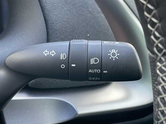 トヨタ アクア GRスポーツ 岩手県 2023(令5)年 0.6万km プラチナホワイトパールマイカ 純正ディスプレイオーディオAM/FM/CD/DVD/Bluetooth/フルセグTV/純正オーディオ/バックカメラ/ETC/レーダークルーズコントロール/衝突被害軽減ブレーキ/レーンキープアシスト/横滑り防止装置/シートヒーター/オートライト/LEDヘッドライト/フォグランプ/スマートキー/プッシュスタート/電動格納ミラー/純正17インチAW/純正フロアマット/保証書/取扱説明書
