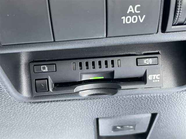 トヨタ アクア GRスポーツ 岩手県 2023(令5)年 0.6万km プラチナホワイトパールマイカ 純正ディスプレイオーディオAM/FM/CD/DVD/Bluetooth/フルセグTV/純正オーディオ/バックカメラ/ETC/レーダークルーズコントロール/衝突被害軽減ブレーキ/レーンキープアシスト/横滑り防止装置/シートヒーター/オートライト/LEDヘッドライト/フォグランプ/スマートキー/プッシュスタート/電動格納ミラー/純正17インチAW/純正フロアマット/保証書/取扱説明書