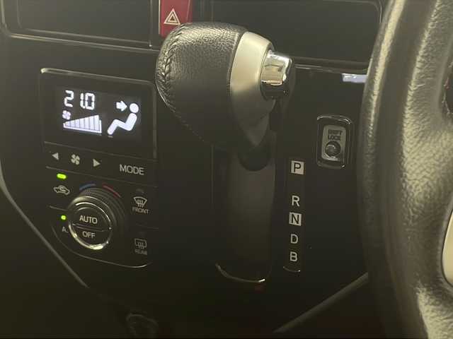 トヨタ ルーミー カスタムG－T 千葉県 2017(平29)年 5.7万km レーザーブルークリスタルシャイン クルーズコントロール/レーンキープアシスト/衝突軽減システム/純正SDナビ（NSZT-W66T）/　Bluetooth/CD/DVD/フルセグTV/バックカメラ/ビルトインETC/社外ドライブレコーダー前後/両側パワースライドドア/LEDヘッドライト/オートライト/純正15インチアルミホイール