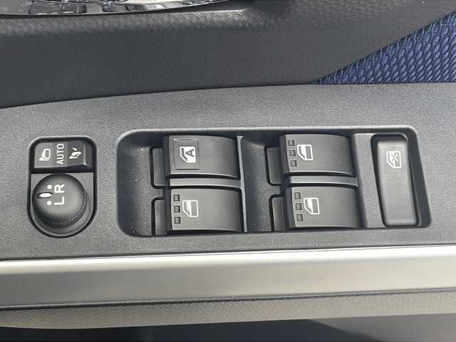 トヨタ ルーミー カスタムG－T 千葉県 2017(平29)年 5.7万km レーザーブルークリスタルシャイン クルーズコントロール/レーンキープアシスト/衝突軽減システム/純正SDナビ（NSZT-W66T）/　Bluetooth/CD/DVD/フルセグTV/バックカメラ/ビルトインETC/社外ドライブレコーダー前後/両側パワースライドドア/LEDヘッドライト/オートライト/純正15インチアルミホイール