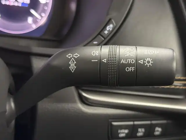 マツダ ＣＸ－６０ XD HV エクスクルーシブスポーツ 三重県 2022(令4)年 2.8万km ロジウムホワイトプレミアムメタリック ディーゼルターボ・マイルドハイブリッド/4WD/MTモード付8AT/12.3型ナビ/（AM/FM/USB/HDMI/CarPlay/AndroidAuto/Bluetooth/TV）/360ビュー・モニター/ビルトインETC/i-ACTIVSENSE/・スマートブレーキサポート/・レーダークルーズコントロール/・クルージング&トラフィックサポート/・ドライバー異常時対応システム/・ドライバーモニタリング/・レーンキープアシストシステム/・ブラインドスポットモニタリング/・クロストラフィックアラート（前後）/・標識認識/・パーキングセンサー（前後）/など/装備/・ナッパレザーシート（ブラック）/・シートヒーター（D/N/2nd）/・シートベンチレーション（D/N）/・パワーシート（Dメモリー付10way/N10way）/・電動チルト&テレスコステアリング/・ステアリングヒーター/・ヘッドアップディスプレイ/・AC100Vコンセント&USB充電ジャック&ワイヤレス充電/・LEDヘッドライト/・ダウンヒルアシストコントロール/・ハンズフリーパワーリフトゲート/・左右独立オートエアコン/・パドルシフト/・純正20inAW/・保/取/ナビ取/・スマートキーx2/など