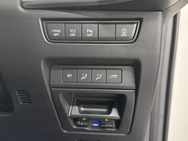 マツダ ＣＸ－６０ XD HV エクスクルーシブスポーツ 三重県 2022(令4)年 2.8万km ロジウムホワイトプレミアムメタリック ディーゼルターボ・マイルドハイブリッド/4WD/MTモード付8AT/12.3型ナビ/（AM/FM/USB/HDMI/CarPlay/AndroidAuto/Bluetooth/TV）/360ビュー・モニター/ビルトインETC/i-ACTIVSENSE/・スマートブレーキサポート/・レーダークルーズコントロール/・クルージング&トラフィックサポート/・ドライバー異常時対応システム/・ドライバーモニタリング/・レーンキープアシストシステム/・ブラインドスポットモニタリング/・クロストラフィックアラート（前後）/・標識認識/・パーキングセンサー（前後）/など/装備/・ナッパレザーシート（ブラック）/・シートヒーター（D/N/2nd）/・シートベンチレーション（D/N）/・パワーシート（Dメモリー付10way/N10way）/・電動チルト&テレスコステアリング/・ステアリングヒーター/・ヘッドアップディスプレイ/・AC100Vコンセント&USB充電ジャック&ワイヤレス充電/・LEDヘッドライト/・ダウンヒルアシストコントロール/・ハンズフリーパワーリフトゲート/・左右独立オートエアコン/・パドルシフト/・純正20inAW/・保/取/ナビ取/・スマートキーx2/など