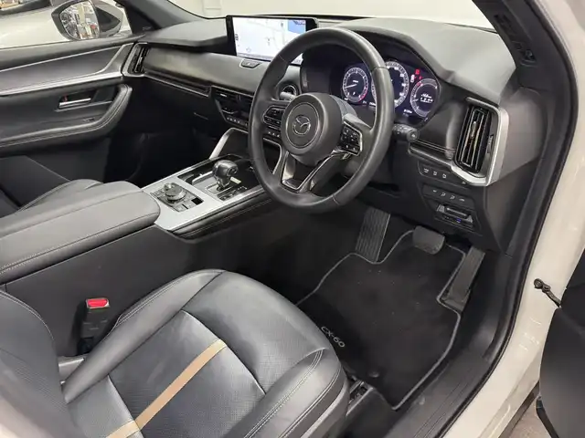 マツダ ＣＸ－６０ XD HV エクスクルーシブスポーツ 三重県 2022(令4)年 2.8万km ロジウムホワイトプレミアムメタリック ディーゼルターボ・マイルドハイブリッド/4WD/MTモード付8AT/12.3型ナビ/（AM/FM/USB/HDMI/CarPlay/AndroidAuto/Bluetooth/TV）/360ビュー・モニター/ビルトインETC/i-ACTIVSENSE/・スマートブレーキサポート/・レーダークルーズコントロール/・クルージング&トラフィックサポート/・ドライバー異常時対応システム/・ドライバーモニタリング/・レーンキープアシストシステム/・ブラインドスポットモニタリング/・クロストラフィックアラート（前後）/・標識認識/・パーキングセンサー（前後）/など/装備/・ナッパレザーシート（ブラック）/・シートヒーター（D/N/2nd）/・シートベンチレーション（D/N）/・パワーシート（Dメモリー付10way/N10way）/・電動チルト&テレスコステアリング/・ステアリングヒーター/・ヘッドアップディスプレイ/・AC100Vコンセント&USB充電ジャック&ワイヤレス充電/・LEDヘッドライト/・ダウンヒルアシストコントロール/・ハンズフリーパワーリフトゲート/・左右独立オートエアコン/・パドルシフト/・純正20inAW/・保/取/ナビ取/・スマートキーx2/など