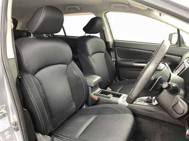 スバル レヴォーグ 1．6GT アイサイト 山形県 2014(平26)年 12万km アイスシルバーメタリック (株)IDOMが運営する【じしゃロン山形店】の自社ローン専用車両になります。/こちらは現金またはオートローンご利用時の価格です。/自社ローンご希望の方は別途その旨お申付け下さい。/衝突被害軽減システム/社外SDナビ/・型番AVIC-ZH0099/・CD/DVD/BT/フルセグ/バックカメラ/・フロントカメラ/パドルシフト/オートLEDライト/レーダークルーズコントロール/車線逸脱警報装置/純正ドライブレコーダー/電子パーキング/純正フロアマット/ドアバイザー/ETC/ウィンカーミラー