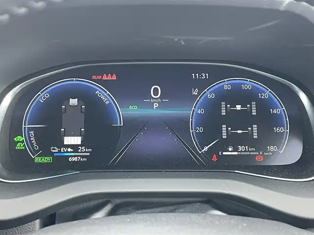 トヨタ ハリアー ＰＨＥＶ Z 滋賀県 2023(令5)年 0.7万km プラチナホワイトパールマイカ JBLサウンド/ムーンルーフ/純正12.3インチメモリナビ/・フルセグTV/・Bluetooth/・ミラキャスト/・USB入力端子/衝突軽減ブレーキ/車線逸脱警報/レーダークルーズコントロール/ブラインドスポットモニター/全方位カメラ/ドラレコ付デジタルインナーミラー/ヘッドアップディスプレイ/ETC2.0 /パワーシート/シートヒーター/シートクーラー/パワーバックドア/プッシュスタート/スマートキー×２/革巻きステアリング/ステアリングリモコン/PHEV充電ケーブル/LEDヘッドライト/純正19インチアルミホイール/純正フロアマット