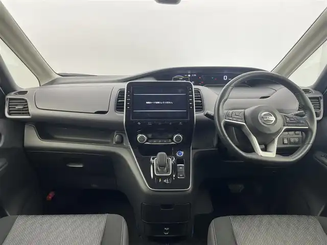 日産 セレナ e－パワー ハイウェイスター V 群馬県 2019(令1)年 7.1万km ブリリアントホワイトパール 純正10インチナビ(MM519D-L)/AM/FM/CD/DVD/Blu-ray/BT/フルセグ/ビルトインETC/純正前方ドライブレコーダー/インテリジェントアラウンドビューモニター/プロパイロット/ハンズフリーオートスライドドア/インテリジェント エマージェンシーブレーキ/インテリジェント FCW（前方衝突予測警報）/インテリジェント LI（車線逸脱防止支援システム）/LDW（車線逸脱警報）/インテリジェント BSI（後側方衝突防止支援システム）/BSW（後側方車両検知警報）/RCTA（後退時車両検知警報）/踏み間違い衝突防止アシスト/標識検知機能/車両接近通報装置/フロント&バックソナー/LEDヘッドライト/スマートキー/プッシュスタート/電動パーキングブレーキ/オートブレーキホールド
