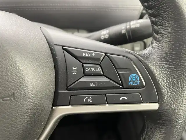 日産 セレナ e－パワー ハイウェイスター V 群馬県 2019(令1)年 7.1万km ブリリアントホワイトパール 純正10インチナビ(MM519D-L)/AM/FM/CD/DVD/Blu-ray/BT/フルセグ/ビルトインETC/純正前方ドライブレコーダー/インテリジェントアラウンドビューモニター/プロパイロット/ハンズフリーオートスライドドア/インテリジェント エマージェンシーブレーキ/インテリジェント FCW（前方衝突予測警報）/インテリジェント LI（車線逸脱防止支援システム）/LDW（車線逸脱警報）/インテリジェント BSI（後側方衝突防止支援システム）/BSW（後側方車両検知警報）/RCTA（後退時車両検知警報）/踏み間違い衝突防止アシスト/標識検知機能/車両接近通報装置/フロント&バックソナー/LEDヘッドライト/スマートキー/プッシュスタート/電動パーキングブレーキ/オートブレーキホールド