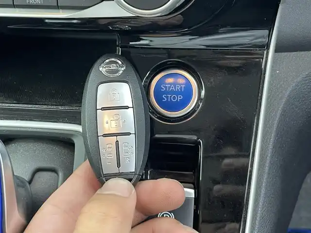 日産 セレナ e－パワー ハイウェイスター V 群馬県 2019(令1)年 7.1万km ブリリアントホワイトパール 純正10インチナビ(MM519D-L)/AM/FM/CD/DVD/Blu-ray/BT/フルセグ/ビルトインETC/純正前方ドライブレコーダー/インテリジェントアラウンドビューモニター/プロパイロット/ハンズフリーオートスライドドア/インテリジェント エマージェンシーブレーキ/インテリジェント FCW（前方衝突予測警報）/インテリジェント LI（車線逸脱防止支援システム）/LDW（車線逸脱警報）/インテリジェント BSI（後側方衝突防止支援システム）/BSW（後側方車両検知警報）/RCTA（後退時車両検知警報）/踏み間違い衝突防止アシスト/標識検知機能/車両接近通報装置/フロント&バックソナー/LEDヘッドライト/スマートキー/プッシュスタート/電動パーキングブレーキ/オートブレーキホールド