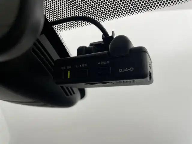 日産 セレナ e－パワー ハイウェイスター V 群馬県 2019(令1)年 7.1万km ブリリアントホワイトパール 純正10インチナビ(MM519D-L)/AM/FM/CD/DVD/Blu-ray/BT/フルセグ/ビルトインETC/純正前方ドライブレコーダー/インテリジェントアラウンドビューモニター/プロパイロット/ハンズフリーオートスライドドア/インテリジェント エマージェンシーブレーキ/インテリジェント FCW（前方衝突予測警報）/インテリジェント LI（車線逸脱防止支援システム）/LDW（車線逸脱警報）/インテリジェント BSI（後側方衝突防止支援システム）/BSW（後側方車両検知警報）/RCTA（後退時車両検知警報）/踏み間違い衝突防止アシスト/標識検知機能/車両接近通報装置/フロント&バックソナー/LEDヘッドライト/スマートキー/プッシュスタート/電動パーキングブレーキ/オートブレーキホールド