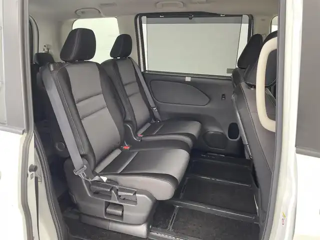 日産 セレナ e－パワー ハイウェイスター V 群馬県 2019(令1)年 7.1万km ブリリアントホワイトパール 純正10インチナビ(MM519D-L)/AM/FM/CD/DVD/Blu-ray/BT/フルセグ/ビルトインETC/純正前方ドライブレコーダー/インテリジェントアラウンドビューモニター/プロパイロット/ハンズフリーオートスライドドア/インテリジェント エマージェンシーブレーキ/インテリジェント FCW（前方衝突予測警報）/インテリジェント LI（車線逸脱防止支援システム）/LDW（車線逸脱警報）/インテリジェント BSI（後側方衝突防止支援システム）/BSW（後側方車両検知警報）/RCTA（後退時車両検知警報）/踏み間違い衝突防止アシスト/標識検知機能/車両接近通報装置/フロント&バックソナー/LEDヘッドライト/スマートキー/プッシュスタート/電動パーキングブレーキ/オートブレーキホールド