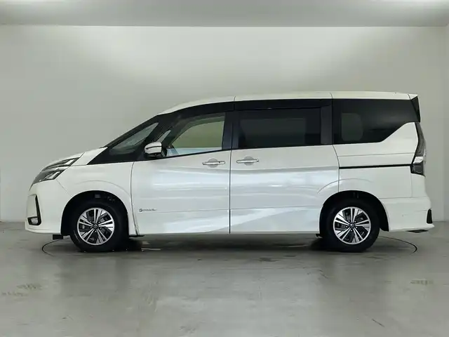 日産 セレナ e－パワー ハイウェイスター V 群馬県 2019(令1)年 7.1万km ブリリアントホワイトパール 純正10インチナビ(MM519D-L)/AM/FM/CD/DVD/Blu-ray/BT/フルセグ/ビルトインETC/純正前方ドライブレコーダー/インテリジェントアラウンドビューモニター/プロパイロット/ハンズフリーオートスライドドア/インテリジェント エマージェンシーブレーキ/インテリジェント FCW（前方衝突予測警報）/インテリジェント LI（車線逸脱防止支援システム）/LDW（車線逸脱警報）/インテリジェント BSI（後側方衝突防止支援システム）/BSW（後側方車両検知警報）/RCTA（後退時車両検知警報）/踏み間違い衝突防止アシスト/標識検知機能/車両接近通報装置/フロント&バックソナー/LEDヘッドライト/スマートキー/プッシュスタート/電動パーキングブレーキ/オートブレーキホールド