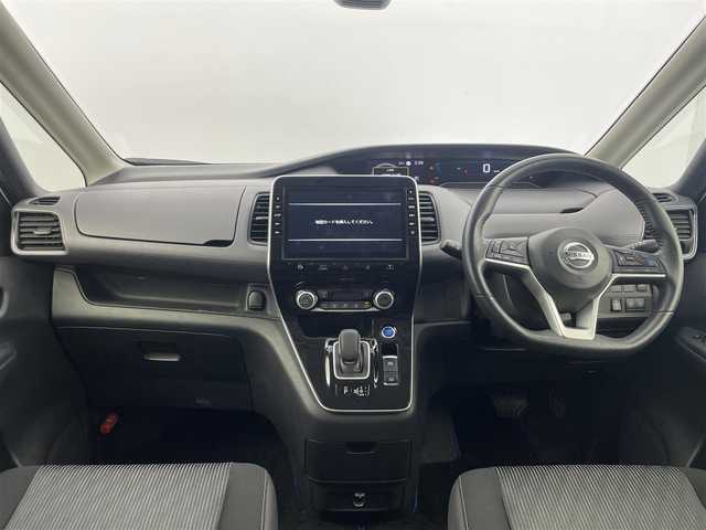 日産 セレナ e－パワー ハイウェイスター V 群馬県 2019(令1)年 7.1万km ブリリアントホワイトパール 純正10インチナビ(MM519D-L)/AM/FM/CD/DVD/Blu-ray/BT/フルセグ/ビルトインETC/純正前方ドライブレコーダー/インテリジェントアラウンドビューモニター/プロパイロット/ハンズフリーオートスライドドア/インテリジェント エマージェンシーブレーキ/インテリジェント FCW（前方衝突予測警報）/インテリジェント LI（車線逸脱防止支援システム）/LDW（車線逸脱警報）/インテリジェント BSI（後側方衝突防止支援システム）/BSW（後側方車両検知警報）/RCTA（後退時車両検知警報）/踏み間違い衝突防止アシスト/標識検知機能/車両接近通報装置/フロント&バックソナー/LEDヘッドライト/スマートキー/プッシュスタート/電動パーキングブレーキ/オートブレーキホールド