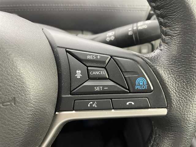 日産 セレナ e－パワー ハイウェイスター V 群馬県 2019(令1)年 7.1万km ブリリアントホワイトパール 純正10インチナビ(MM519D-L)/AM/FM/CD/DVD/Blu-ray/BT/フルセグ/ビルトインETC/純正前方ドライブレコーダー/インテリジェントアラウンドビューモニター/プロパイロット/ハンズフリーオートスライドドア/インテリジェント エマージェンシーブレーキ/インテリジェント FCW（前方衝突予測警報）/インテリジェント LI（車線逸脱防止支援システム）/LDW（車線逸脱警報）/インテリジェント BSI（後側方衝突防止支援システム）/BSW（後側方車両検知警報）/RCTA（後退時車両検知警報）/踏み間違い衝突防止アシスト/標識検知機能/車両接近通報装置/フロント&バックソナー/LEDヘッドライト/スマートキー/プッシュスタート/電動パーキングブレーキ/オートブレーキホールド