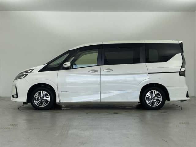 日産 セレナ e－パワー ハイウェイスター V 群馬県 2019(令1)年 7.1万km ブリリアントホワイトパール 純正10インチナビ(MM519D-L)/AM/FM/CD/DVD/Blu-ray/BT/フルセグ/ビルトインETC/純正前方ドライブレコーダー/インテリジェントアラウンドビューモニター/プロパイロット/ハンズフリーオートスライドドア/インテリジェント エマージェンシーブレーキ/インテリジェント FCW（前方衝突予測警報）/インテリジェント LI（車線逸脱防止支援システム）/LDW（車線逸脱警報）/インテリジェント BSI（後側方衝突防止支援システム）/BSW（後側方車両検知警報）/RCTA（後退時車両検知警報）/踏み間違い衝突防止アシスト/標識検知機能/車両接近通報装置/フロント&バックソナー/LEDヘッドライト/スマートキー/プッシュスタート/電動パーキングブレーキ/オートブレーキホールド