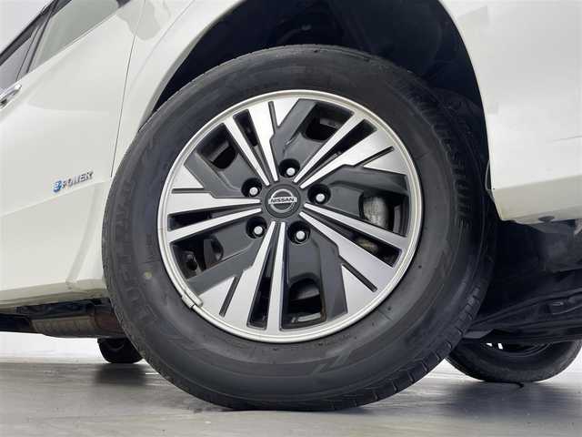 日産 セレナ e－パワー ハイウェイスター V 群馬県 2019(令1)年 7.1万km ブリリアントホワイトパール 純正10インチナビ(MM519D-L)/AM/FM/CD/DVD/Blu-ray/BT/フルセグ/ビルトインETC/純正前方ドライブレコーダー/インテリジェントアラウンドビューモニター/プロパイロット/ハンズフリーオートスライドドア/インテリジェント エマージェンシーブレーキ/インテリジェント FCW（前方衝突予測警報）/インテリジェント LI（車線逸脱防止支援システム）/LDW（車線逸脱警報）/インテリジェント BSI（後側方衝突防止支援システム）/BSW（後側方車両検知警報）/RCTA（後退時車両検知警報）/踏み間違い衝突防止アシスト/標識検知機能/車両接近通報装置/フロント&バックソナー/LEDヘッドライト/スマートキー/プッシュスタート/電動パーキングブレーキ/オートブレーキホールド