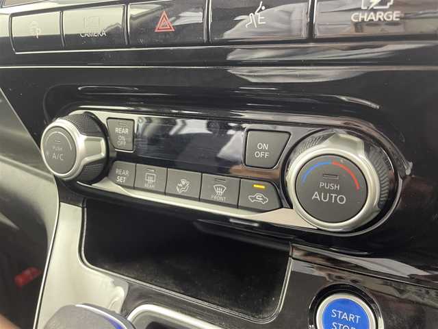 日産 セレナ e－パワー ハイウェイスター V 群馬県 2019(令1)年 7.1万km ブリリアントホワイトパール 純正10インチナビ(MM519D-L)/AM/FM/CD/DVD/Blu-ray/BT/フルセグ/ビルトインETC/純正前方ドライブレコーダー/インテリジェントアラウンドビューモニター/プロパイロット/ハンズフリーオートスライドドア/インテリジェント エマージェンシーブレーキ/インテリジェント FCW（前方衝突予測警報）/インテリジェント LI（車線逸脱防止支援システム）/LDW（車線逸脱警報）/インテリジェント BSI（後側方衝突防止支援システム）/BSW（後側方車両検知警報）/RCTA（後退時車両検知警報）/踏み間違い衝突防止アシスト/標識検知機能/車両接近通報装置/フロント&バックソナー/LEDヘッドライト/スマートキー/プッシュスタート/電動パーキングブレーキ/オートブレーキホールド