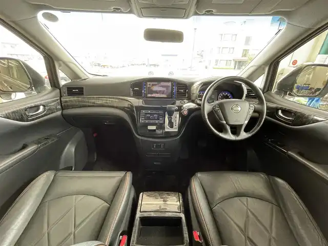 日産 エルグランド 千葉県 2017(平29)年 7.2万km ファントムブラック 木目調/革巻きステアリング/グラファイト塗装AW/パワーシート/シートヒーター/リバース連動型ドアミラー/純正ナビ/〇フルセグTV/BT/DVD/ラジオ/ビルトインETC/スペアキー/取扱説明書/保証書