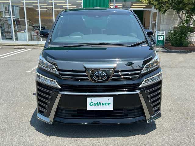 トヨタ ヴェルファイア ゴールデンアイズⅡ 静岡県 2021(令3)年 3.9万km ブラック エンジンスタートボタン/取扱説明書/パワーステアリング/パワーウィンドウ/100V充電/スマートキー/スペアキー１本/Wオートエアコン/クルーズコントロール/フリップダウンモニター/USB入力端子/純正ETC2.0/バックカメラ/純正９インチナビ（CD/DVD/BT）/三列シート/サンルーフ/オットマン/電動リアゲート/ドライブレコーダー前後/ウォークスルー/フロアマット/ハーフレザー/両側パワースライドドア/純正18インチアルミホイール/ABS/横滑り防止装置/コーナーセンサー前後/レーンキープアシスト/オートライト/オートマチックハイビーム/三眼LEDヘッドライト/W+サイドエアバック/衝突軽減システム/カーテンエアバック/BSM(ブラインドスポットモニター)