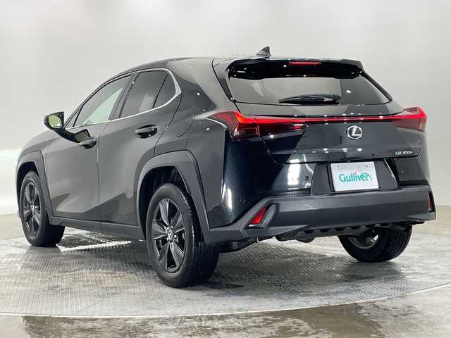 レクサス ＵＸ 300h バージョンC 栃木県 2024(令6)年 1.5万km グラファイトブラックガラスフレーク 純正メモリナビ/（CD/DVD/フルセグTV/Bluetooth/USB）/バックカメラ/コーナーセンサー/ビルトインETC/シートヒーター/禁煙車/ステアリングヒーター/オートライト/LEDヘッドライト/横滑り防止装置/スマートキー/プッシュスタート/ステアリングスイッチ/革巻きステアリング/ウィンカーミラー/純正17インチアルミホイール/純正フロアマット