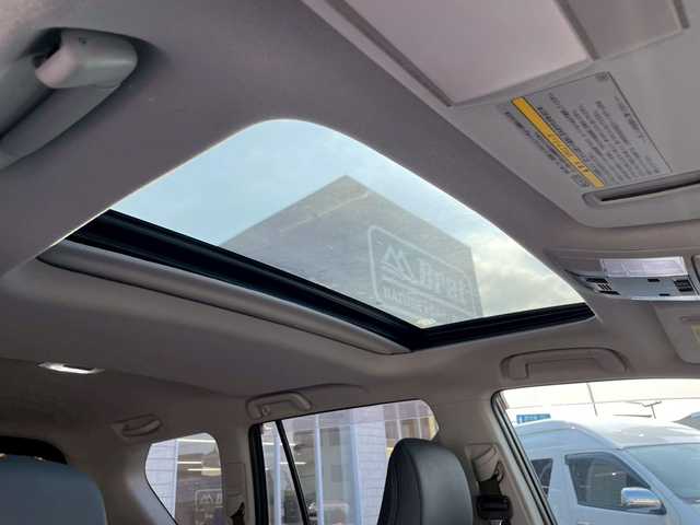 トヨタ ランドクルーザー プラド TX Lパッケージ 宮崎県 2018(平30)年 5.4万km 黒 社外SDナビ　/フルセグ　/バックカメラ　/ETC　/ドラレコ　/レザーシート　/クルコン　/サンルーフ　/衝突被害軽減ブレーキ　/横滑り防止　/レーンキープ　/純正ドアバイザー　/フォグランプ　/LED　/Bluetooth　/サイドステップ