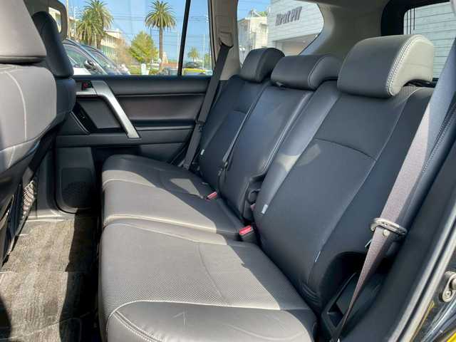 トヨタ ランドクルーザー プラド TX Lパッケージ 宮崎県 2018(平30)年 5.4万km 黒 社外SDナビ　/フルセグ　/バックカメラ　/ETC　/ドラレコ　/レザーシート　/クルコン　/サンルーフ　/衝突被害軽減ブレーキ　/横滑り防止　/レーンキープ　/純正ドアバイザー　/フォグランプ　/LED　/Bluetooth　/サイドステップ