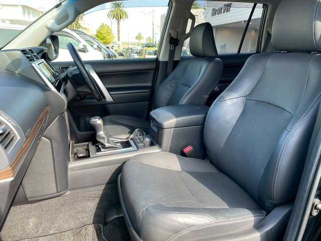 トヨタ ランドクルーザー プラド TX Lパッケージ 宮崎県 2018(平30)年 5.4万km 黒 社外SDナビ　/フルセグ　/バックカメラ　/ETC　/ドラレコ　/レザーシート　/クルコン　/サンルーフ　/衝突被害軽減ブレーキ　/横滑り防止　/レーンキープ　/純正ドアバイザー　/フォグランプ　/LED　/Bluetooth　/サイドステップ