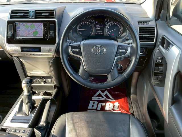 トヨタ ランドクルーザー プラド TX Lパッケージ 宮崎県 2018(平30)年 5.4万km 黒 社外SDナビ　/フルセグ　/バックカメラ　/ETC　/ドラレコ　/レザーシート　/クルコン　/サンルーフ　/衝突被害軽減ブレーキ　/横滑り防止　/レーンキープ　/純正ドアバイザー　/フォグランプ　/LED　/Bluetooth　/サイドステップ