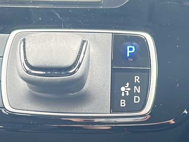 トヨタ アクア X 三重県 2022(令4)年 2.4万km プラチナホワイトパールマイカ 純正ナビ/ETC/スペアキー/AC100V/追従クルーズコントロール/レーンキープアシスト/LEDヘッドライト/ヘッドライトレベライザー/ステアリングスイッチ/電動格納ミラー/禁煙車