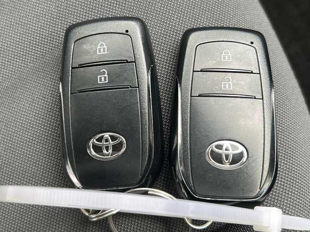 トヨタ アクア X 三重県 2022(令4)年 2.4万km プラチナホワイトパールマイカ 純正ナビ/ETC/スペアキー/AC100V/追従クルーズコントロール/レーンキープアシスト/LEDヘッドライト/ヘッドライトレベライザー/ステアリングスイッチ/電動格納ミラー/禁煙車