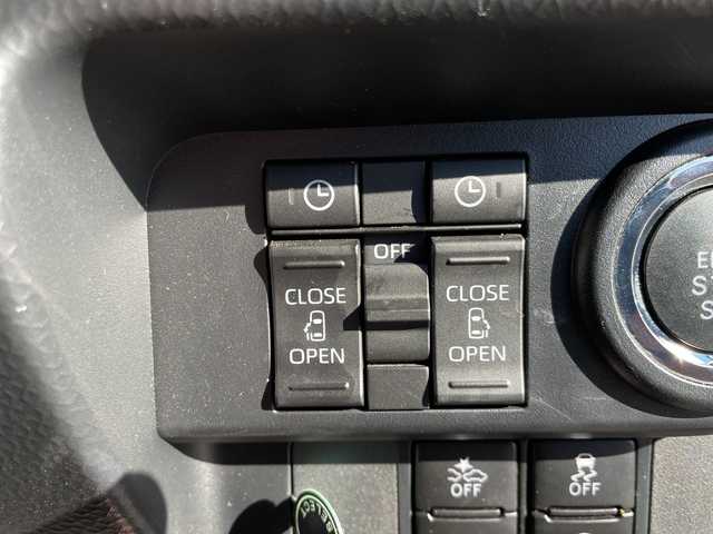 トヨタ ルーミー カスタムG－T 千葉県 2021(令3)年 2.5万km パールホワイトⅢ 純正9インチナビ/(AM/FM/BT/フルセグTV/SD)/全周囲カメラ/前後ドライブレコーダー/衝突被害軽減システム/車線逸脱警報/追従式クルーズコントロール/両側パワースライドドア/横滑り防止装置/ETC/アイドリングストップ/LEDヘッドライト/フォグランプ/オートライト/ウィンカーミラー/電動格納ミラー/純正15インチAW/シートヒーター/シートリフター/プッシュスタート/スマートキー/フロアマット/スペアキー/取扱説明書/保証書