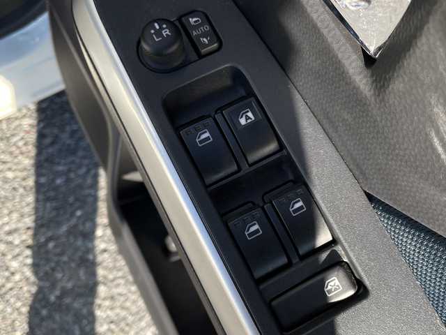 トヨタ ルーミー カスタムG－T 千葉県 2021(令3)年 2.5万km パールホワイトⅢ 純正9インチナビ/(AM/FM/BT/フルセグTV/SD)/全周囲カメラ/前後ドライブレコーダー/衝突被害軽減システム/車線逸脱警報/追従式クルーズコントロール/両側パワースライドドア/横滑り防止装置/ETC/アイドリングストップ/LEDヘッドライト/フォグランプ/オートライト/ウィンカーミラー/電動格納ミラー/純正15インチAW/シートヒーター/シートリフター/プッシュスタート/スマートキー/フロアマット/スペアキー/取扱説明書/保証書