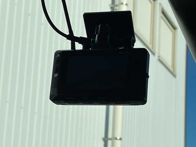 トヨタ ルーミー カスタムG－T 千葉県 2021(令3)年 2.5万km パールホワイトⅢ 純正9インチナビ/(AM/FM/BT/フルセグTV/SD)/全周囲カメラ/前後ドライブレコーダー/衝突被害軽減システム/車線逸脱警報/追従式クルーズコントロール/両側パワースライドドア/横滑り防止装置/ETC/アイドリングストップ/LEDヘッドライト/フォグランプ/オートライト/ウィンカーミラー/電動格納ミラー/純正15インチAW/シートヒーター/シートリフター/プッシュスタート/スマートキー/フロアマット/スペアキー/取扱説明書/保証書